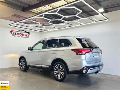 2021 Mitsubishi Outlander - Thumbnail