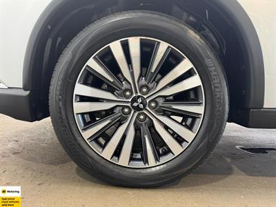 2021 Mitsubishi Outlander - Thumbnail