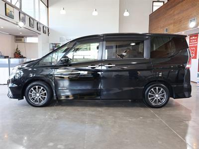 2016 Nissan Serena - Thumbnail