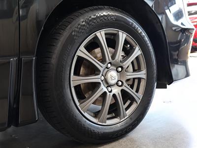 2016 Nissan Serena - Thumbnail