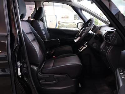 2016 Nissan Serena - Thumbnail