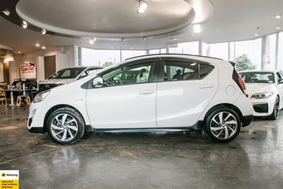 2016 Toyota Aqua - Thumbnail