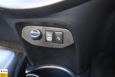 2017 Toyota Yaris - Thumbnail