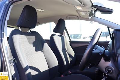 2017 Toyota Yaris - Thumbnail