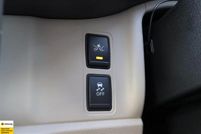 2016 Nissan Serena - Thumbnail