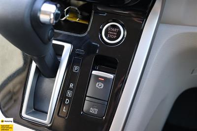 2016 Nissan Serena - Thumbnail