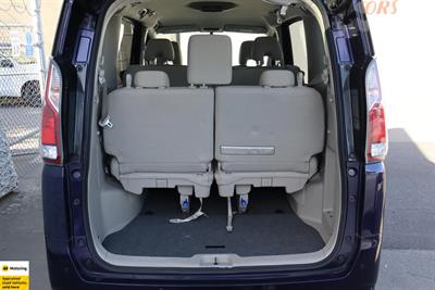 2016 Nissan Serena - Thumbnail