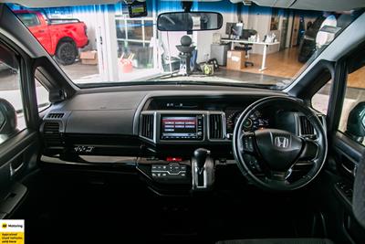 2012 Honda Step Wagon - Thumbnail