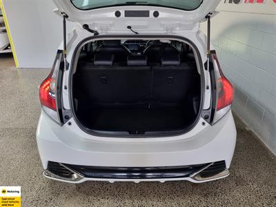 2015 Toyota Aqua - Thumbnail