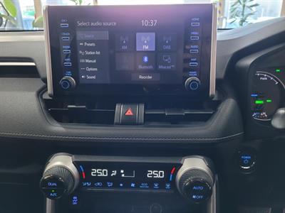 2021 Toyota RAV4 - Thumbnail