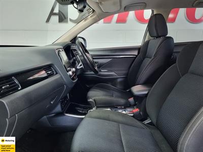 2020 Mitsubishi Outlander - Thumbnail