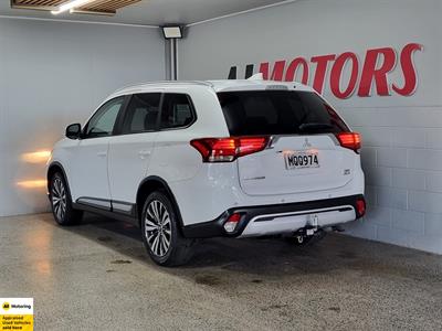 2020 Mitsubishi Outlander - Thumbnail