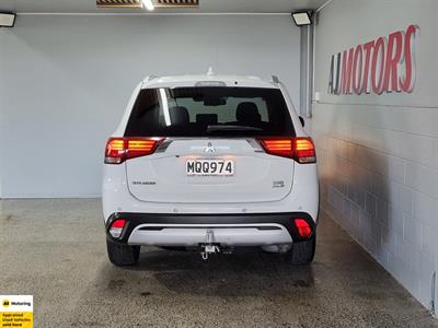 2020 Mitsubishi Outlander - Thumbnail