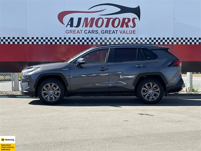 2022 Toyota RAV4 - Thumbnail