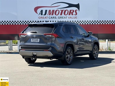 2022 Toyota RAV4 - Thumbnail