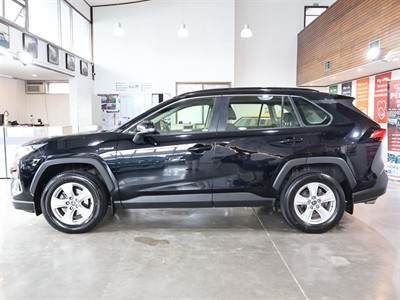 2021 Toyota RAV4 - Thumbnail