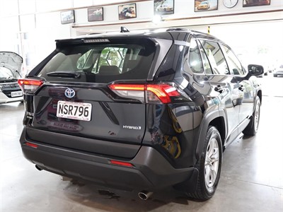 2021 Toyota RAV4 - Thumbnail