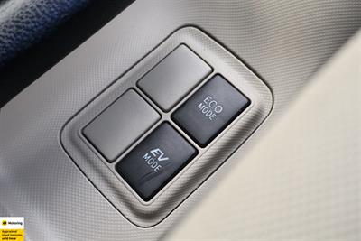 2013 Toyota Aqua - Thumbnail