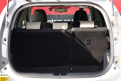 2013 Toyota Aqua - Thumbnail