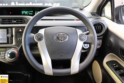 2013 Toyota Aqua - Thumbnail