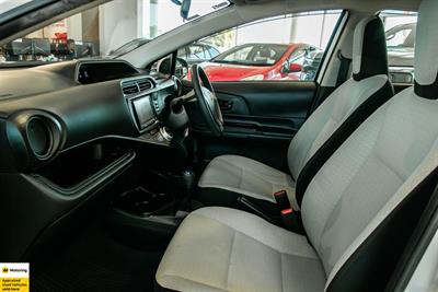 2015 Toyota Aqua - Thumbnail