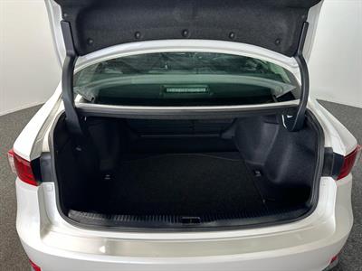 2013 Lexus IS300h - Thumbnail