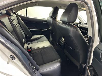 2013 Lexus IS300h - Thumbnail