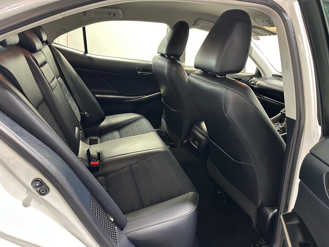 2013 Lexus IS300h