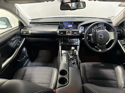 2013 Lexus IS300h - Thumbnail