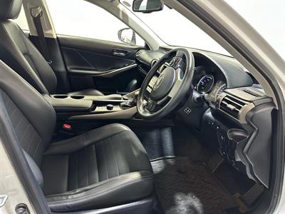 2013 Lexus IS300h - Thumbnail