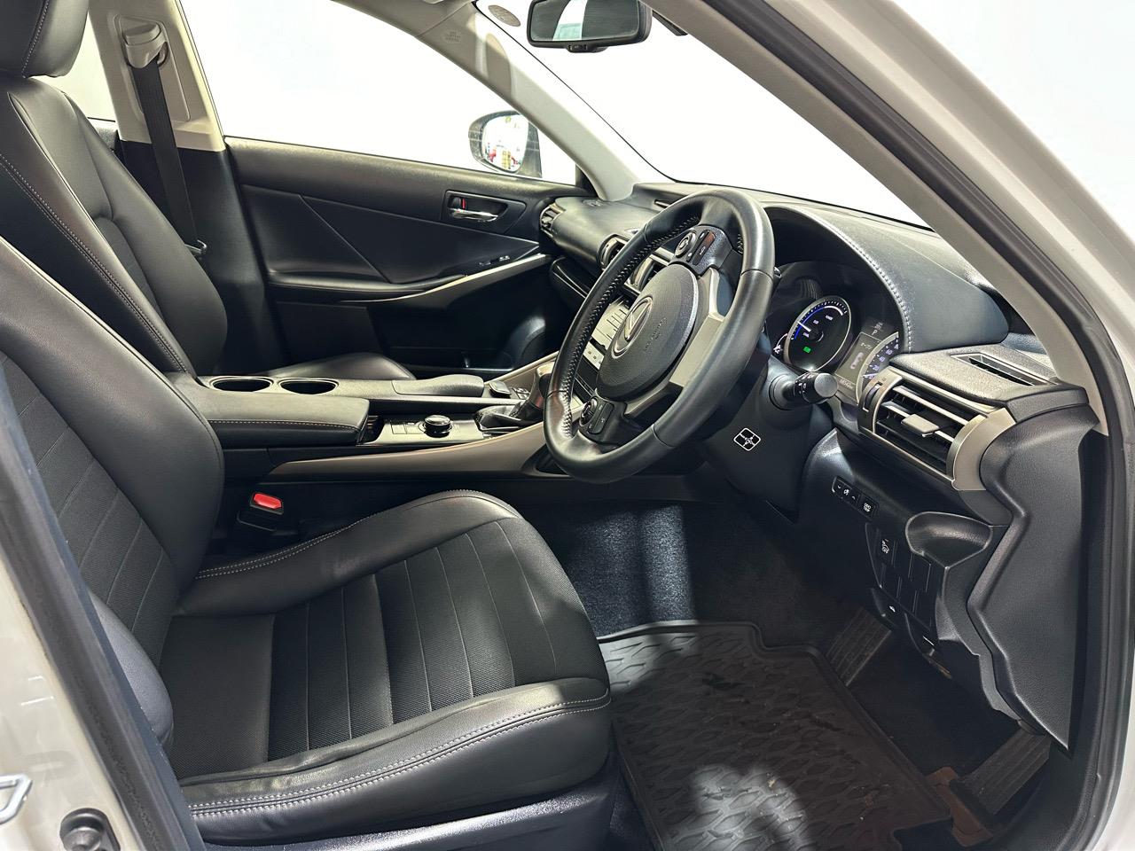 2013 Lexus IS300h