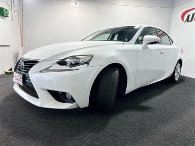 2013 Lexus IS300h - Thumbnail