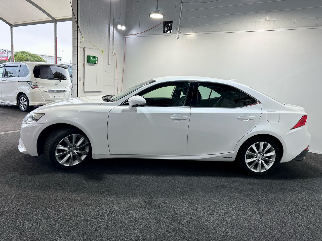 2013 Lexus IS300h