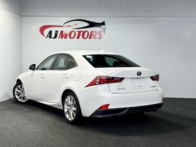 2013 Lexus IS300h - Thumbnail