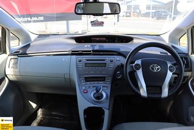 2012 Toyota Prius - Thumbnail