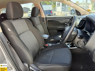 2022 Mitsubishi Outlander - Thumbnail