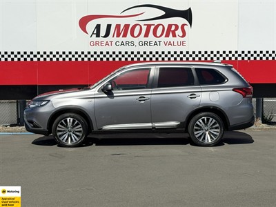 2022 Mitsubishi Outlander - Thumbnail