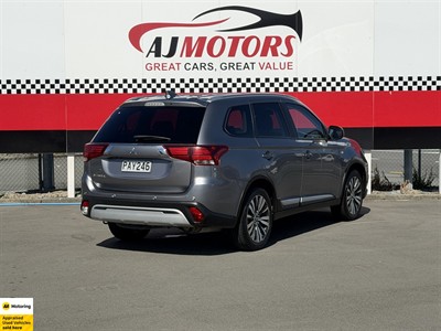 2022 Mitsubishi Outlander - Thumbnail