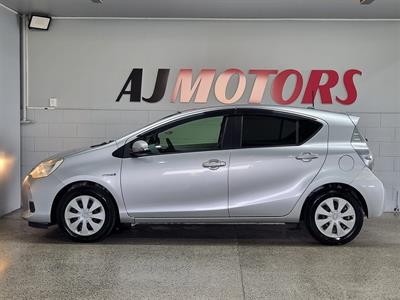 2013 Toyota Aqua - Thumbnail