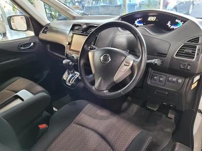 2014 Nissan Serena - Thumbnail