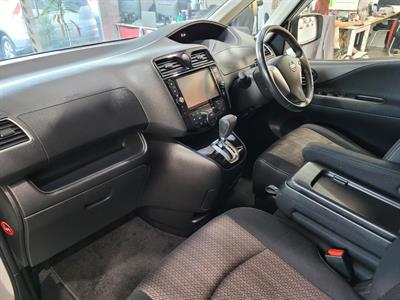 2014 Nissan Serena - Thumbnail