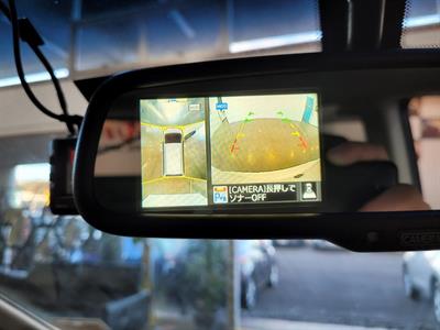 2014 Nissan Serena - Thumbnail