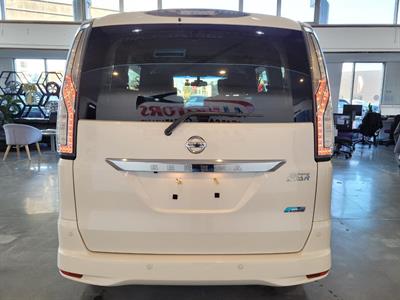 2014 Nissan Serena - Thumbnail