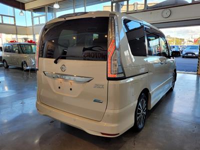 2014 Nissan Serena - Thumbnail