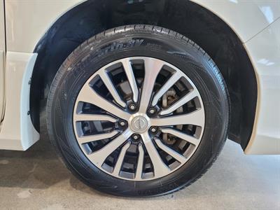 2014 Nissan Serena - Thumbnail