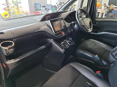 2017 Toyota Noah - Thumbnail