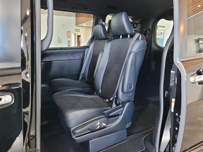 2017 Toyota Noah - Thumbnail