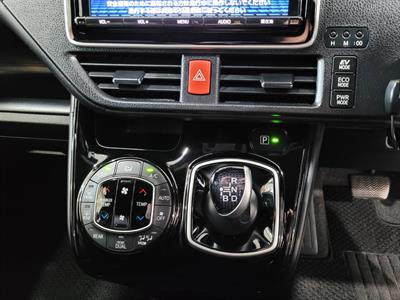 2017 Toyota Noah - Thumbnail