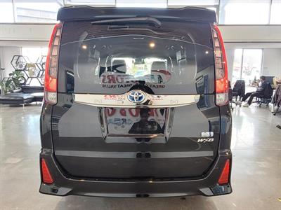 2017 Toyota Noah - Thumbnail