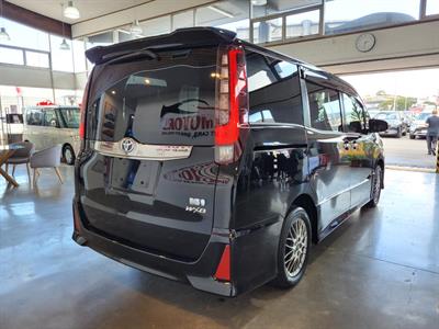 2017 Toyota Noah - Thumbnail